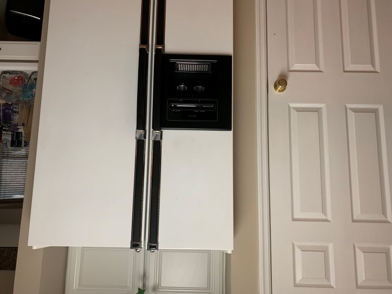 Heather Killebrew - Kitchen before 45th Birthday presents arrive March 2019. Her Old Fridge.